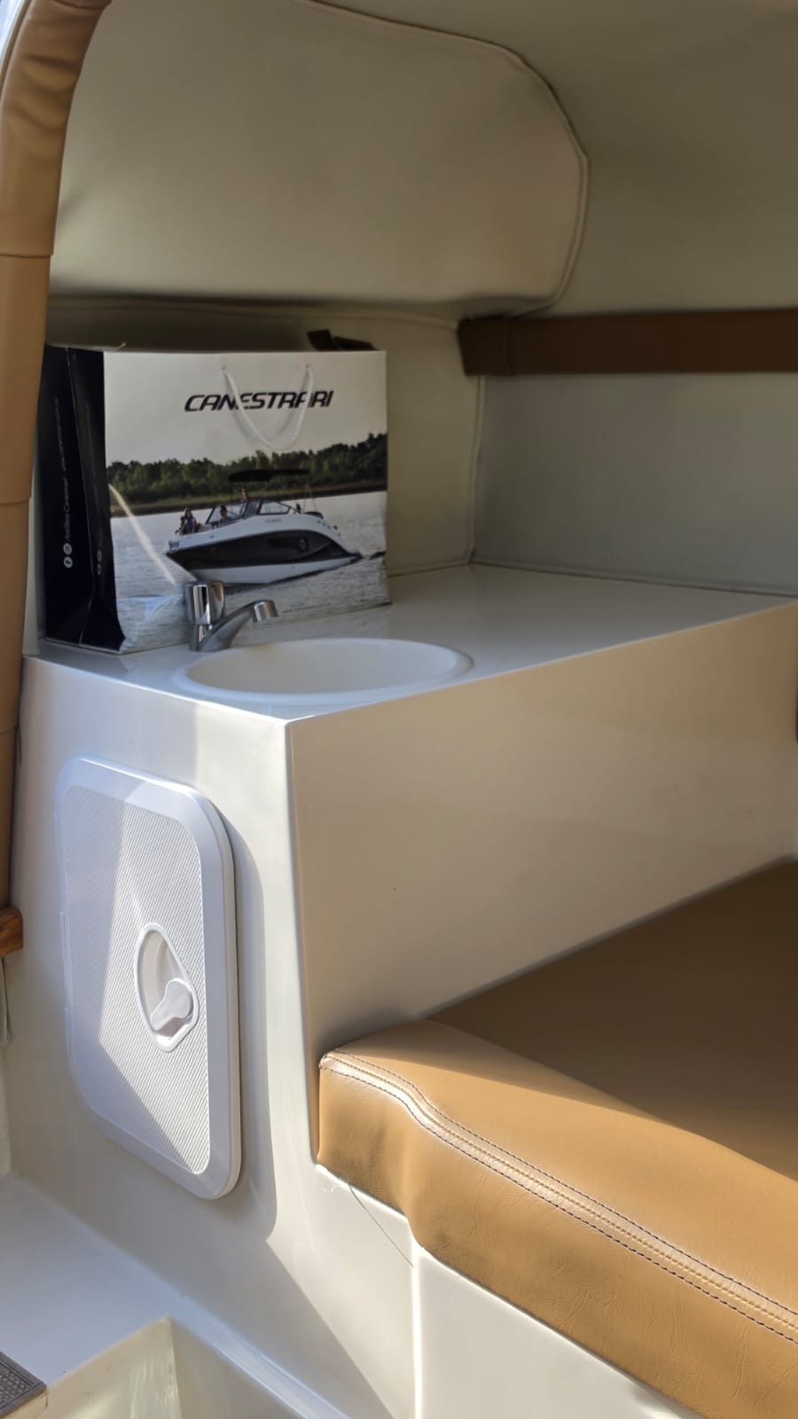 Canestrari Cuddy 225 2022 Volvo 250 hp DP
